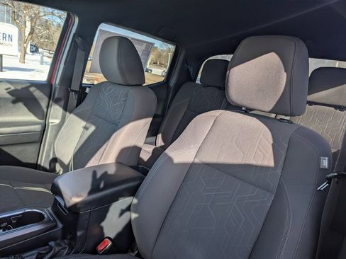 Used 2017 Toyota Tacoma TRD Sport image 16