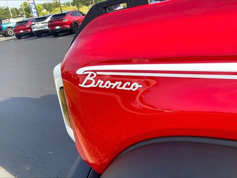 Used 2024 Ford Bronco Heritage Edition AWD/4WD image 4