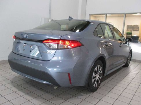 Used 2022 Toyota Corolla LE image 3