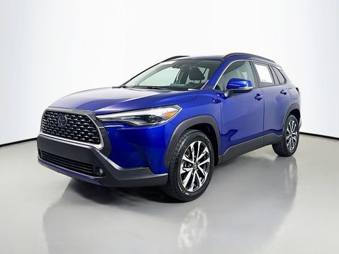 Certified 2022 Toyota Corolla Cross XLE image 3