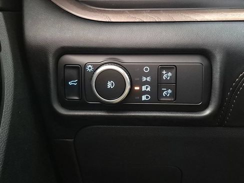 Used 2023 Ford Explorer Platinum w/ Technology Package AWD/4WD image 18