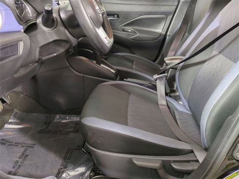 Used 2023 Nissan Versa SV image 17