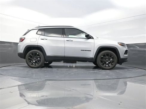 New 2026 Jeep Compass Latitude image 24