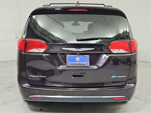 Used 2018 Chrysler Pacifica Touring Plus image 5