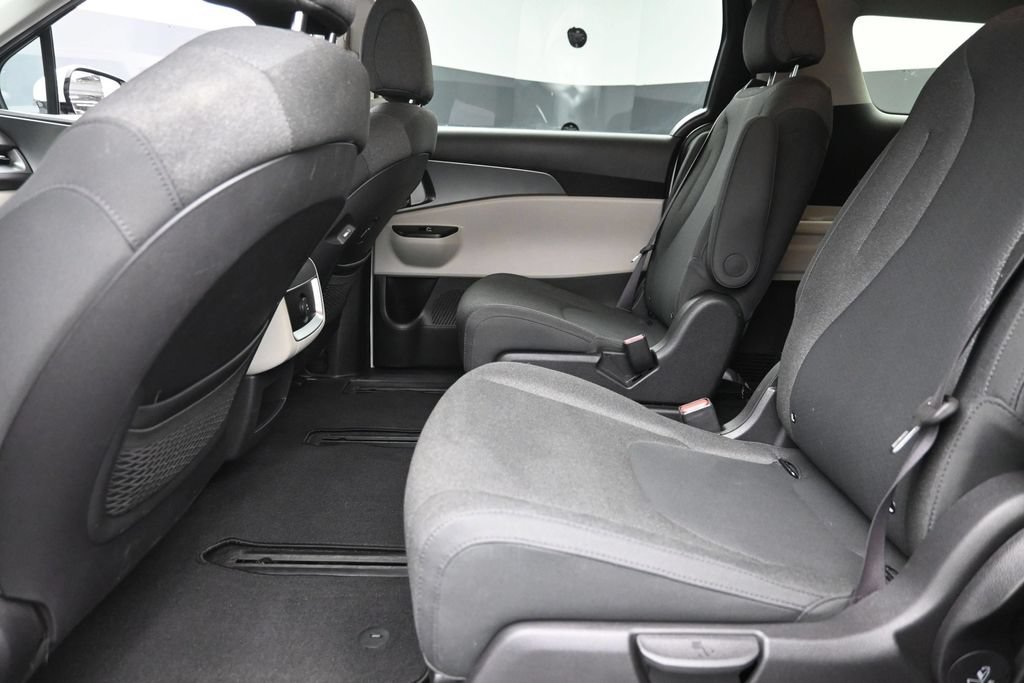 Used 2024 Kia Carnival LX FWD image 14