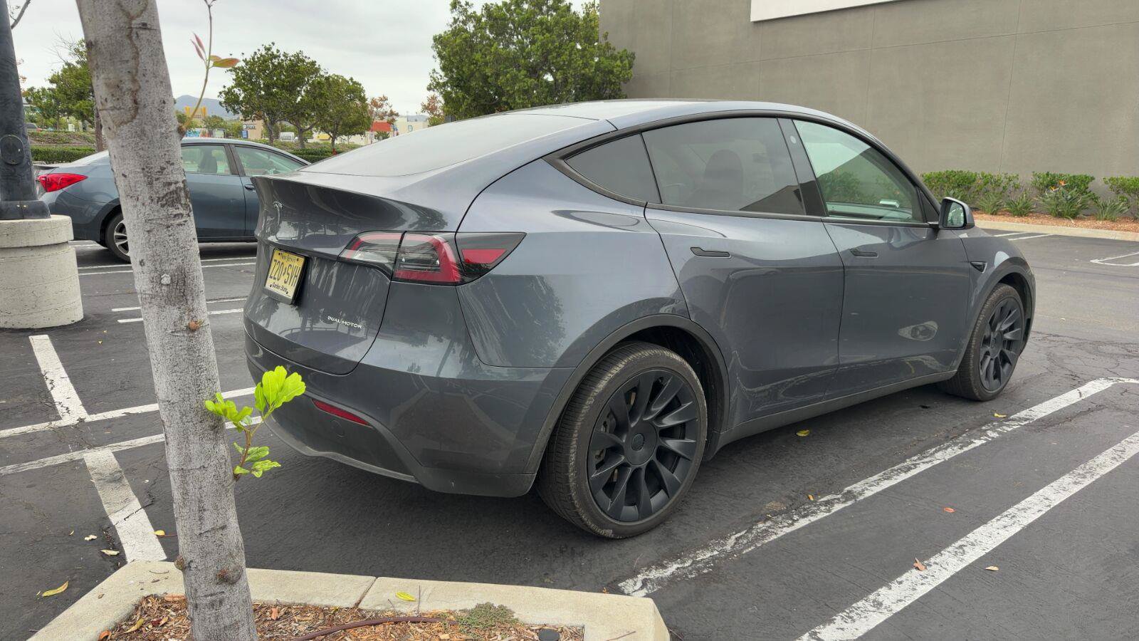 Used 2023 Tesla Model Y Long Range AWD/4WD image 3