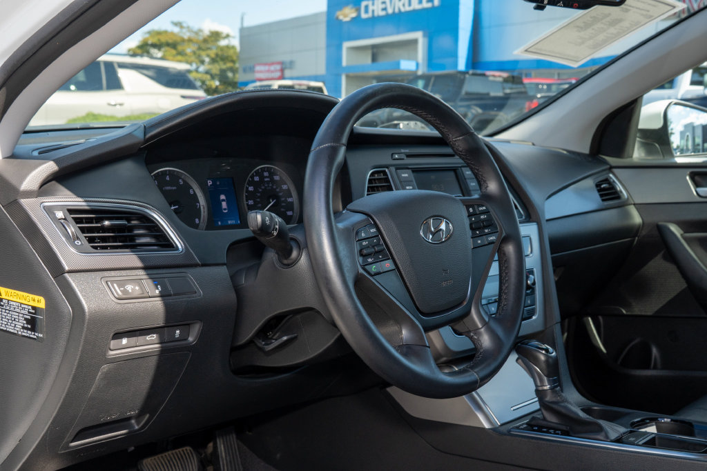 Used 2015 Hyundai Sonata Sport w/ Option Group 03 FWD image 14