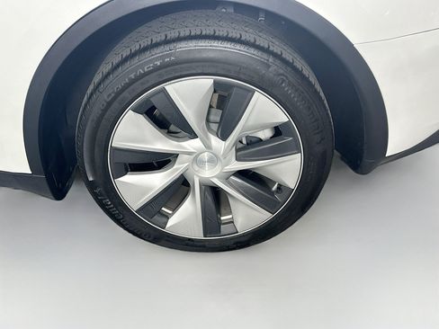 Used 2023 Tesla Model Y Long Range AWD/4WD image 11