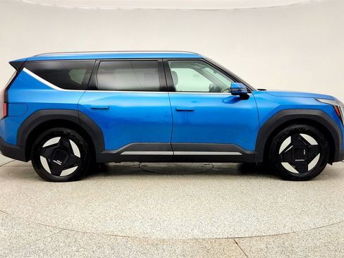 Used 2024 Kia EV9 Wind image 4