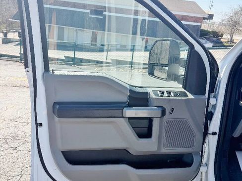 Used 2022 Ford F350 XLT image 9