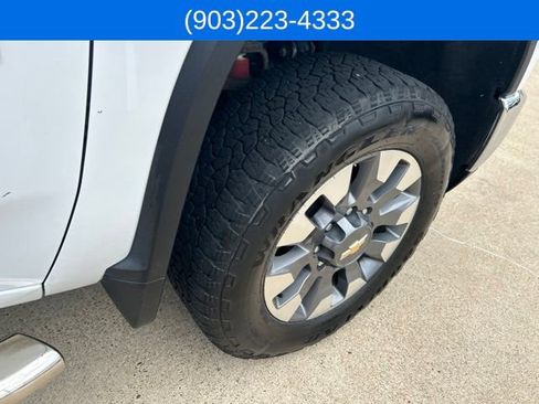 Used 2024 Chevrolet Silverado 2500 LT AWD/4WD image 18