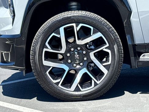 Used 2025 Chevrolet Silverado EV RST AWD/4WD image 14