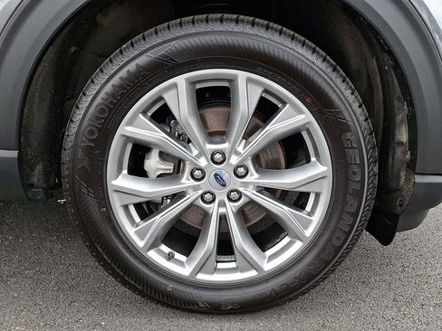 Certified 2023 Ford Explorer XLT w/ Equipment Group 202A AWD/4WD image 9
