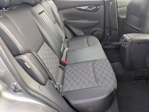 Used 2021 Nissan Rogue Sport SV w/ Technology Package image 18