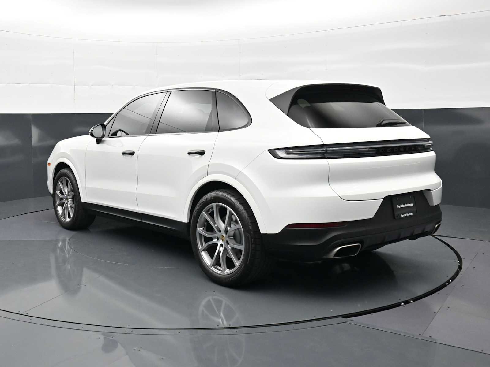 Certified 2024 Porsche Cayenne AWD/4WD image 3