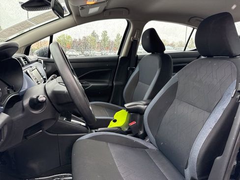 Used 2024 Nissan Versa SV FWD image 9