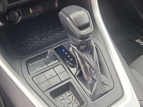 Used 2019 Toyota RAV4 LE image 14