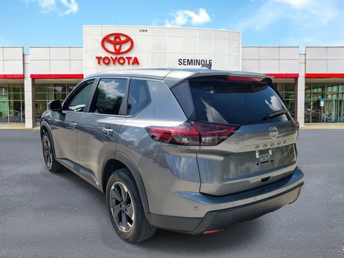 Used 2025 Nissan Rogue SV image 4