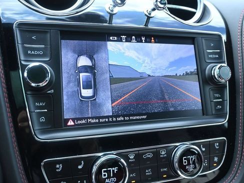 Used 2020 Bentley Bentayga AWD/4WD image 29