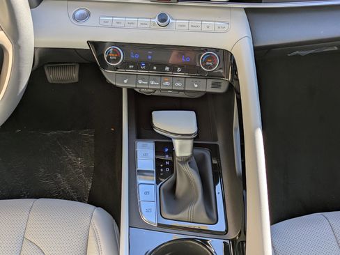 New 2026 Hyundai Elantra Limited image 19