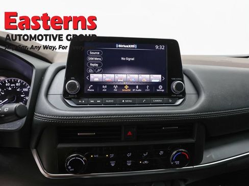 Used 2023 Nissan Rogue S AWD/4WD image 12