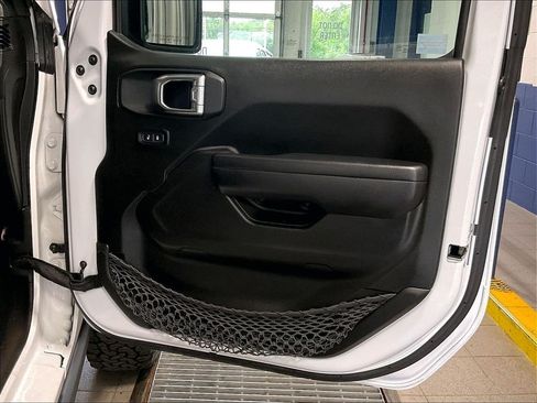 Used 2024 Jeep Wrangler Unlimited AWD/4WD image 12