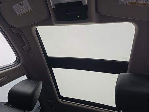 Certified 2022 Nissan Rogue SV w/ SV Premium Package image 22