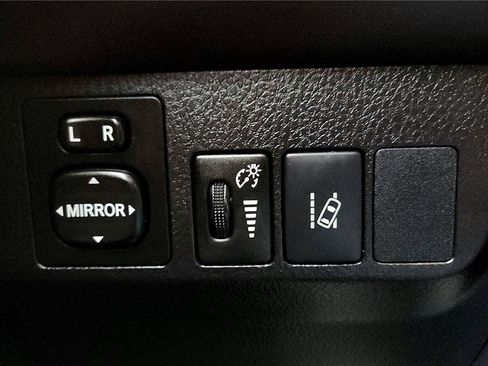 Used 2017 Toyota RAV4 SE w/ Power Extra Value Package image 33