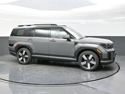 Used 2025 Hyundai Santa Fe Limited image 8