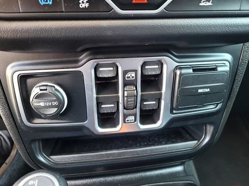 Used 2024 Jeep Wrangler Unlimited Sahara AWD/4WD image 21
