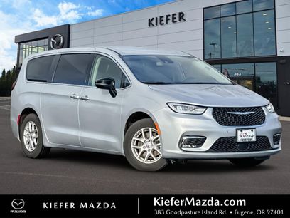 Used 2024 Chrysler Pacifica Touring-L