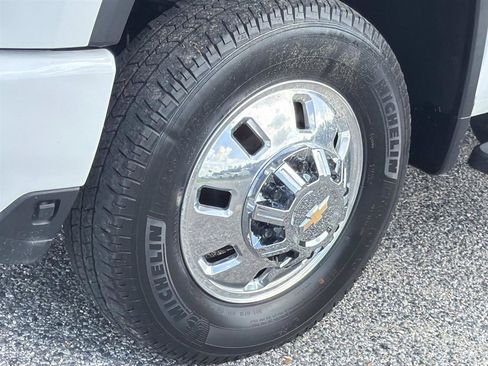 Used 2024 Chevrolet Silverado 3500 High Country w/ High Country Premium Package AWD/4WD image 9