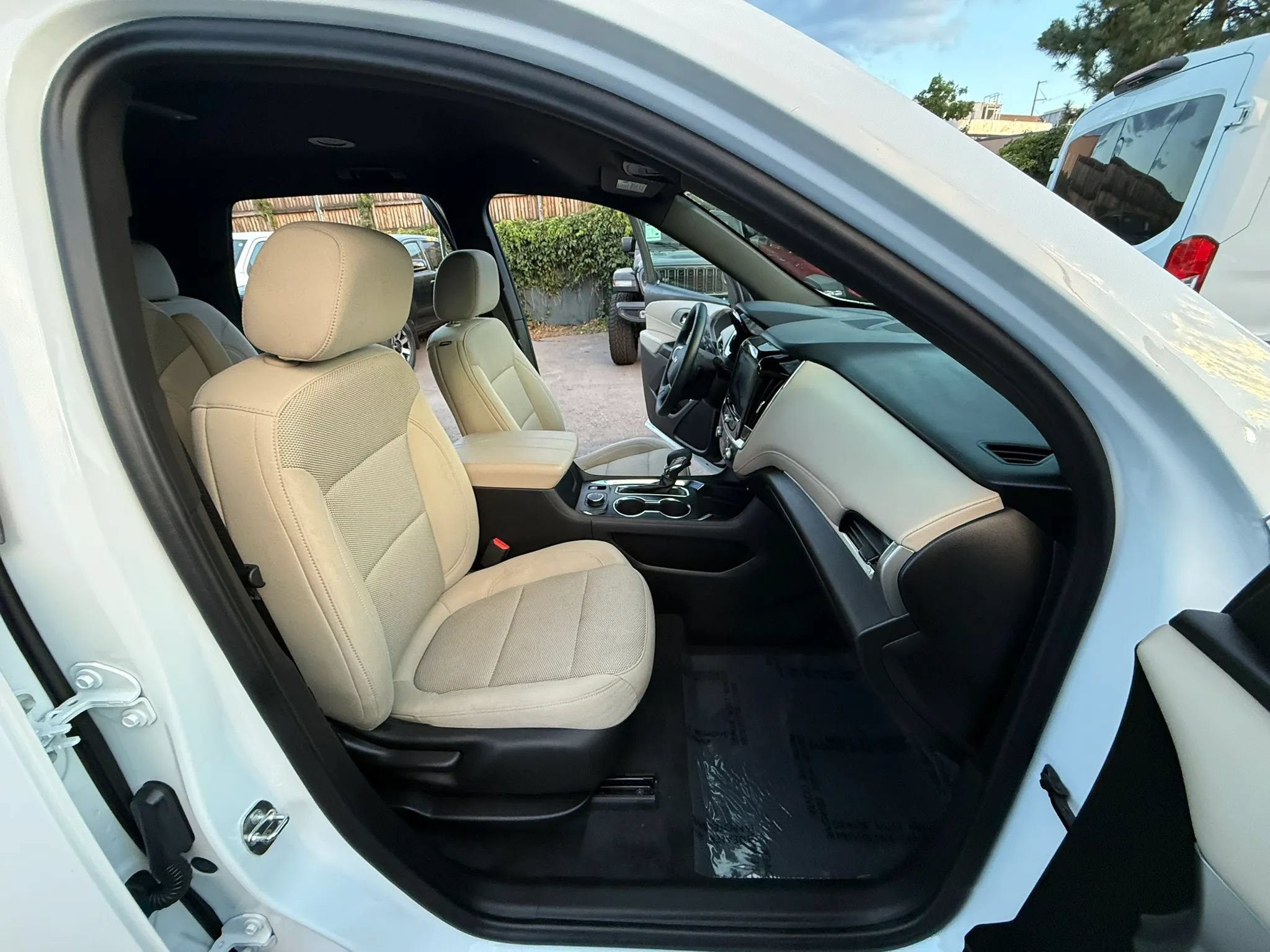 Used 2023 Chevrolet Traverse LT w/ LPO, Cargo Package AWD/4WD image 22