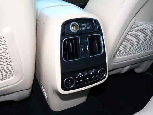 Used 2017 Maserati Levante image 13