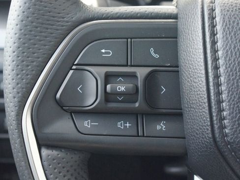 Used 2025 Toyota Tacoma TRD Sport AWD/4WD image 9