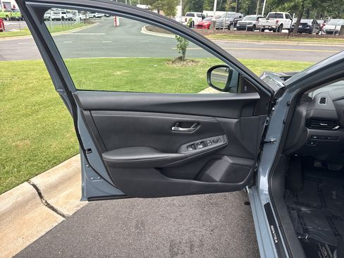 Used 2024 Nissan Sentra SV FWD image 14