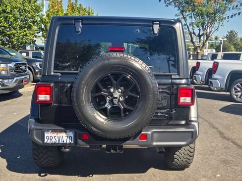 Used 2025 Jeep Wrangler Unlimited Sport AWD/4WD image 5