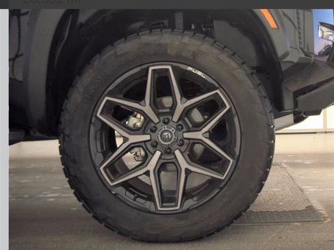 Used 2024 Nissan Frontier SV w/ Hardbody Edition AWD/4WD image 9