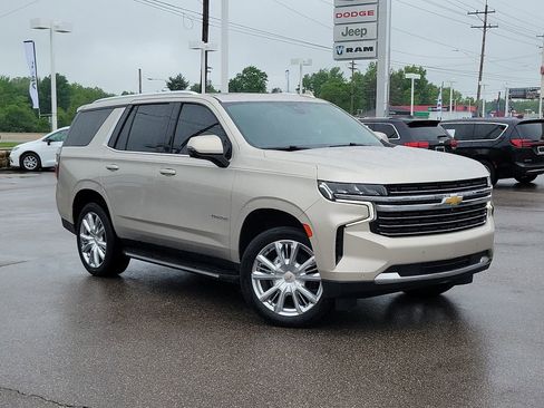 Used 2022 Chevrolet Tahoe LT w/ Luxury Package AWD/4WD image 32