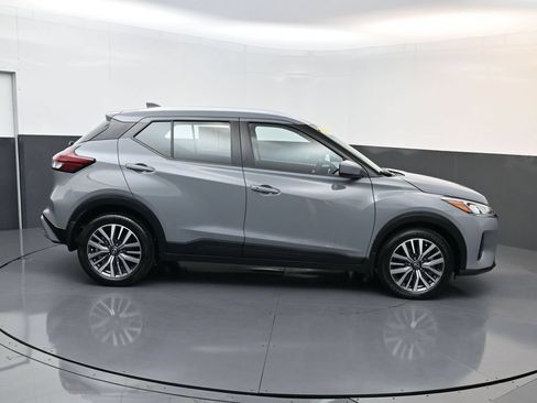 Used 2024 Nissan Kicks SV FWD image 2