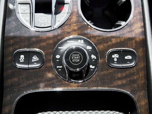 Used 2017 Bentley Bentayga AWD/4WD image 62