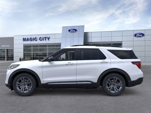 Used 2025 Ford Explorer Active w/ Active Comfort Package image 3