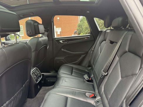 Used 2018 Porsche Macan image 16