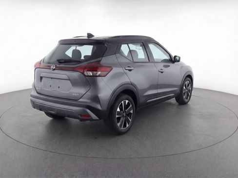 Used 2025 Nissan Kicks SV image 9