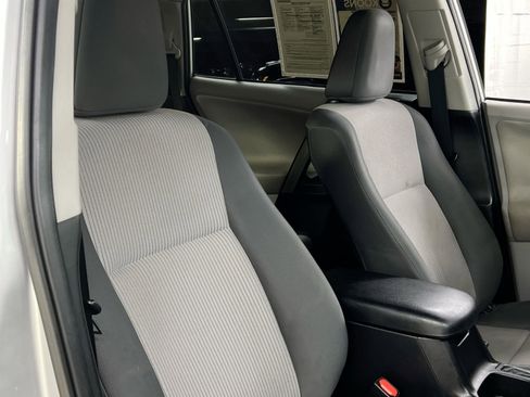 Used 2013 Toyota RAV4 LE image 31