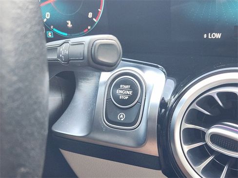 Used 2021 Mercedes-Benz GLB 250 image 8