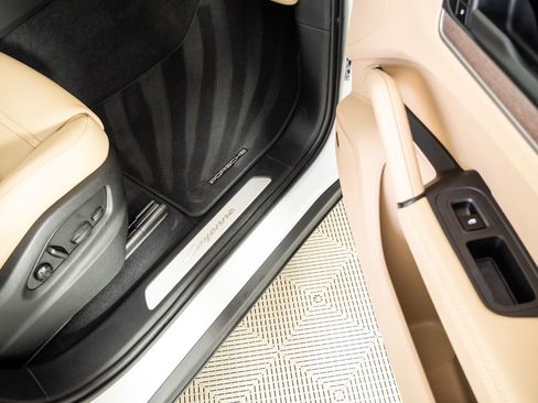 Certified 2024 Porsche Cayenne image 25