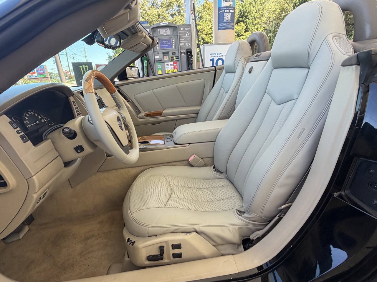 Used 2004 Cadillac XLR RWD image 4