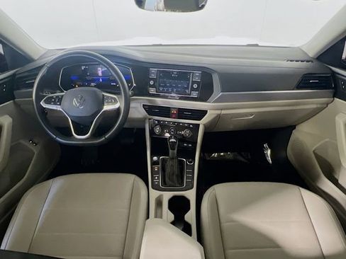 Used 2023 Volkswagen Jetta SE w/ Panoramic Sunroof Package image 28