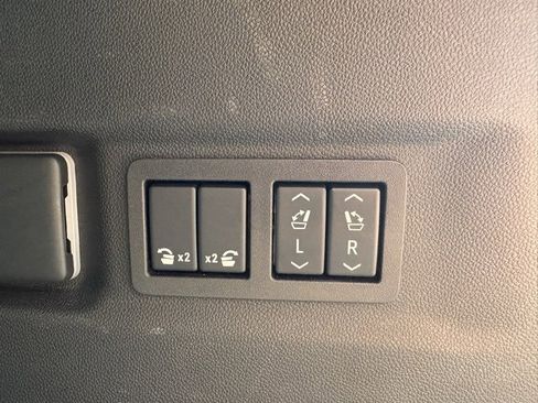 Certified 2025 Chevrolet Suburban Premier image 7